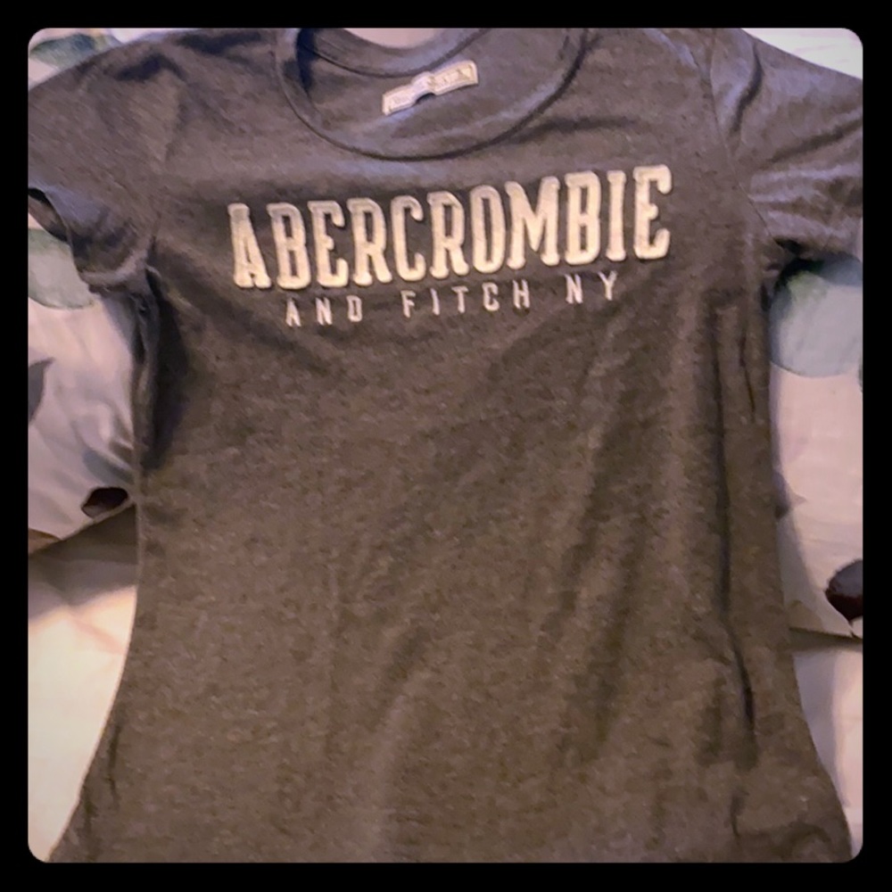 Abercrombie NWOT Gray T